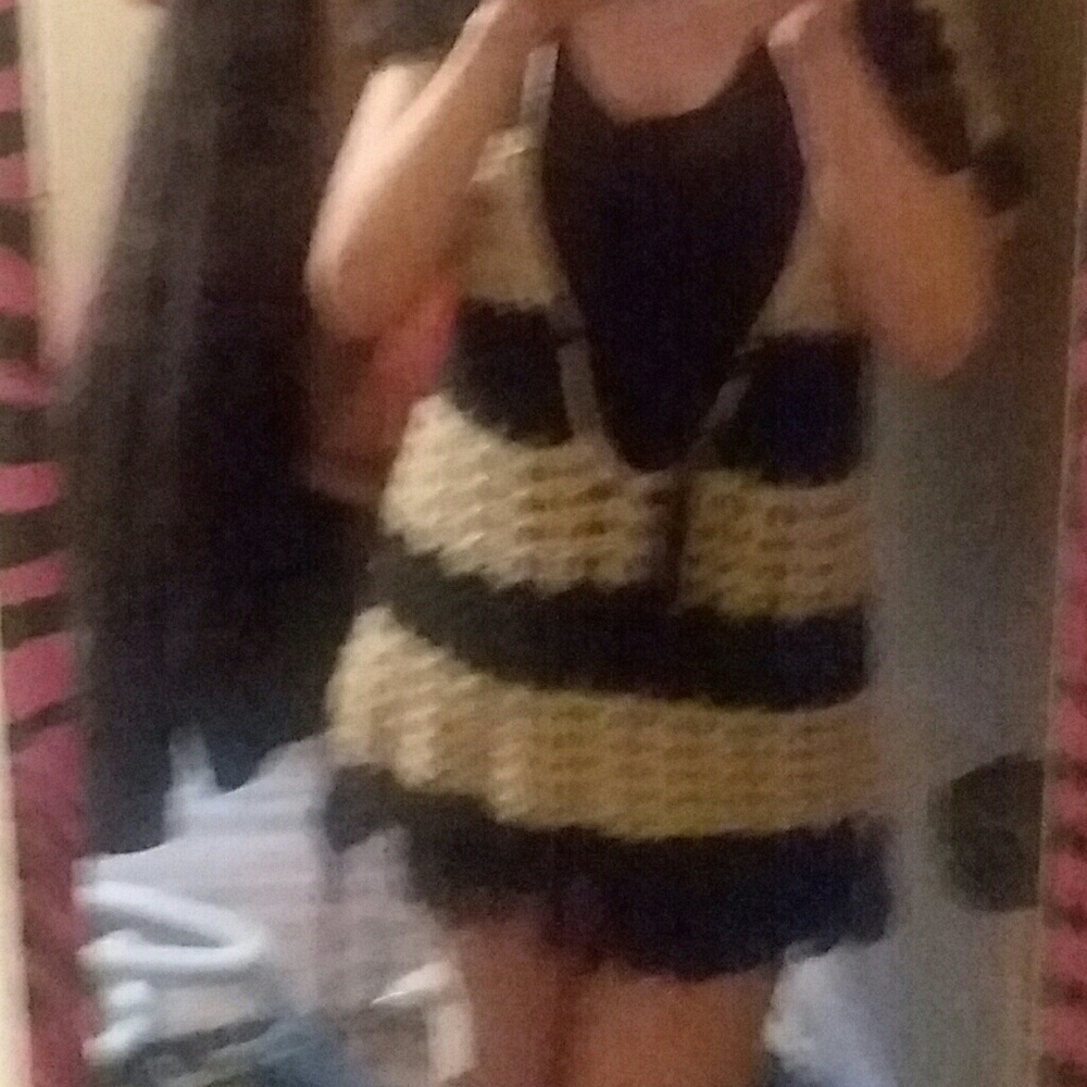 Cape - Picture 2 of 2